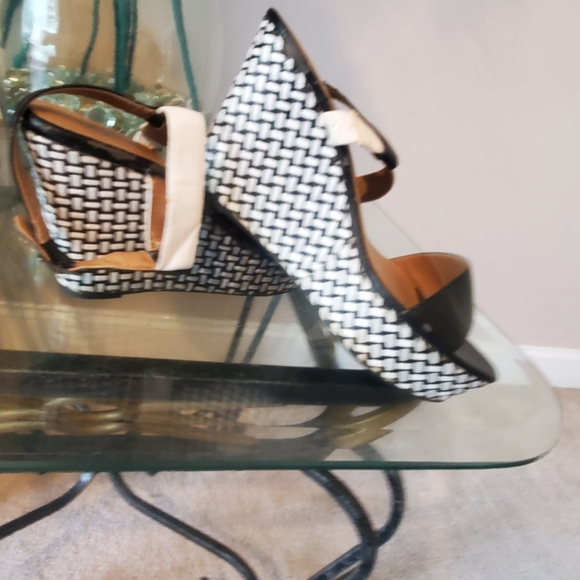 Women's Black and White Platform Wedges - Picture 3 of 9